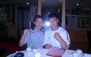 陈刚的师父（左）和当今世界武林第一人柳海龙（右）